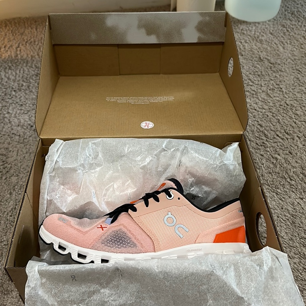 Brand New On Cloud X 3 Size W8